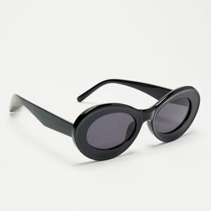 Black Oval Sunglasses - Black/White
